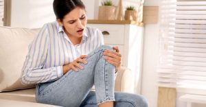 Knee Nerve Pain: Causes Symptoms and Treatments - Findlocal Doctors