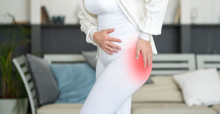 Woman with hip pain caused by hip flexor tendonitis